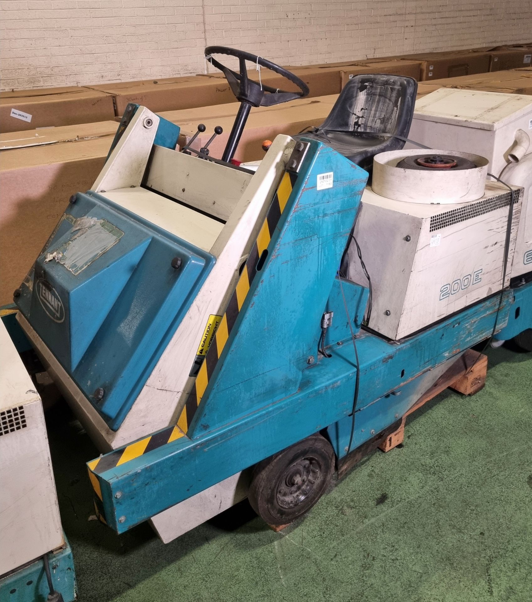 Tennant 200E ride-on battery floor sweeper (308 hours used) with Tennant battery charger and Tennant - Image 3 of 9