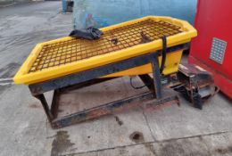 Snowex VEE Pro 3000 gritter salt spreader - L 1220 x W 2040 x H 1020mm
