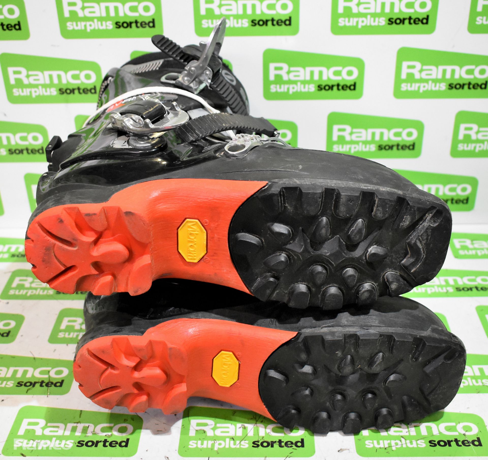 16x pairs of Scarpa ski boots - mixed sizes - mixed colours - Image 6 of 9