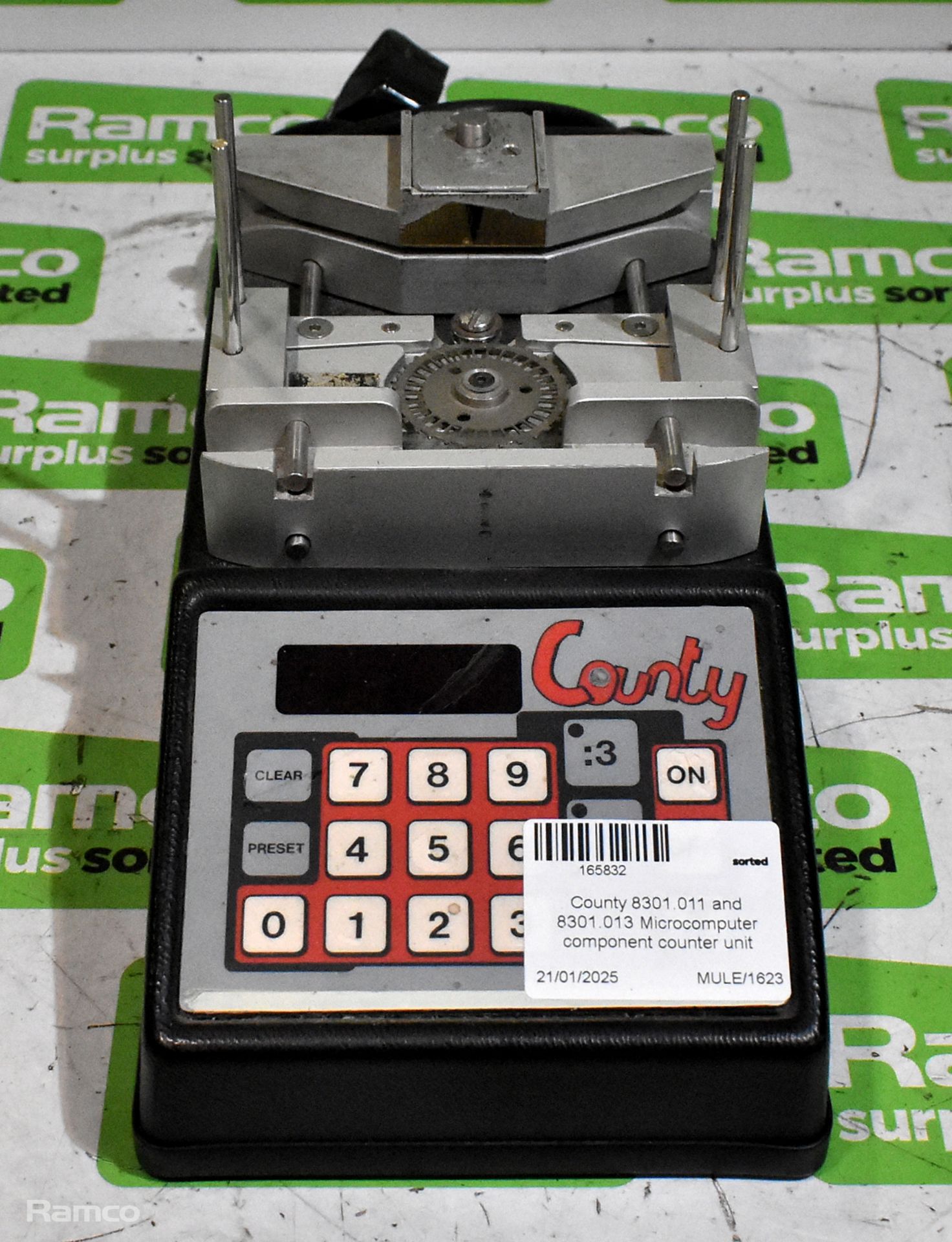 County 8301.011 and 8301.013 Microcomputer component counter unit