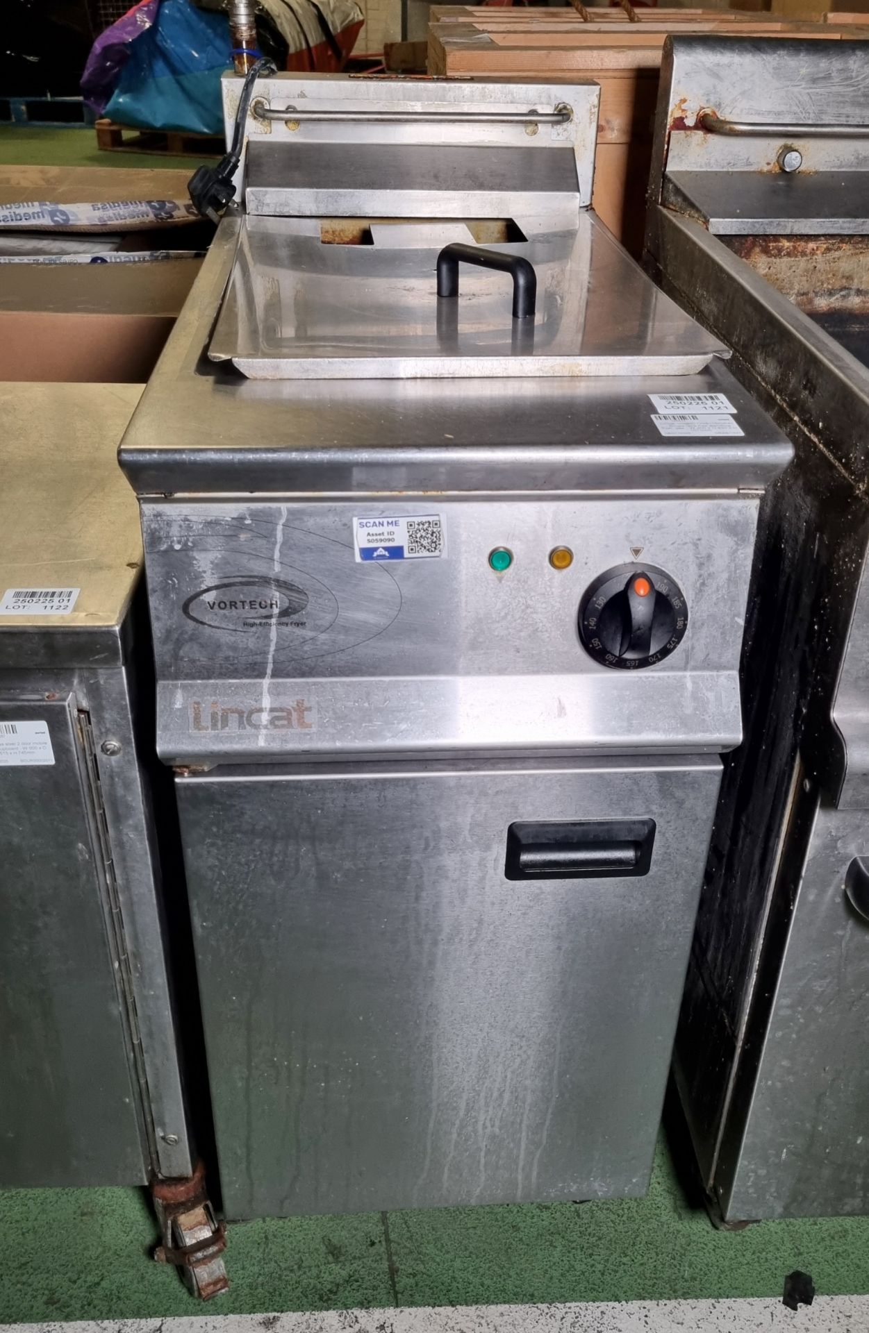 Lincat Vortech OG8115/OP/N single tank free standing gas fryer - no baskets and broken handle on lid