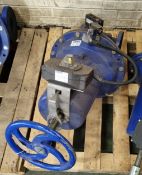 Saunders ESM64 spring closing diaphragm actuator - 80mm body - blue