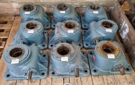 9x Rubix worm gearboxes - unknown model and ratio - shaft diameter: 35mm - output diameter: 75mm