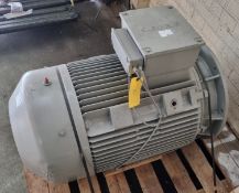Siemens 0CV3282B 3 phase electric motor - L 1050 x W 550 x H 700mm - 690kg
