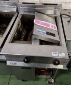 Lincat OG8111/N 2x 14 ltr natural gas twin tank fryer - W 600 x D 850 x H 1020mm - DAMAGED