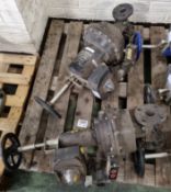 2x Saunders spring opening diaphragm actuators - see desc.