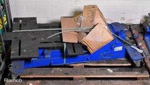 1000kg floor type transmission jack with jack adaptors - L 1280 x W 600 x 780mm