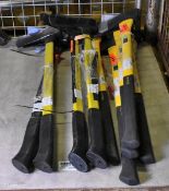 5x Draper 2kg axe with fibreglass shaft/handle & 4x Jafco 3kg axe with fibreglass shaft/handle