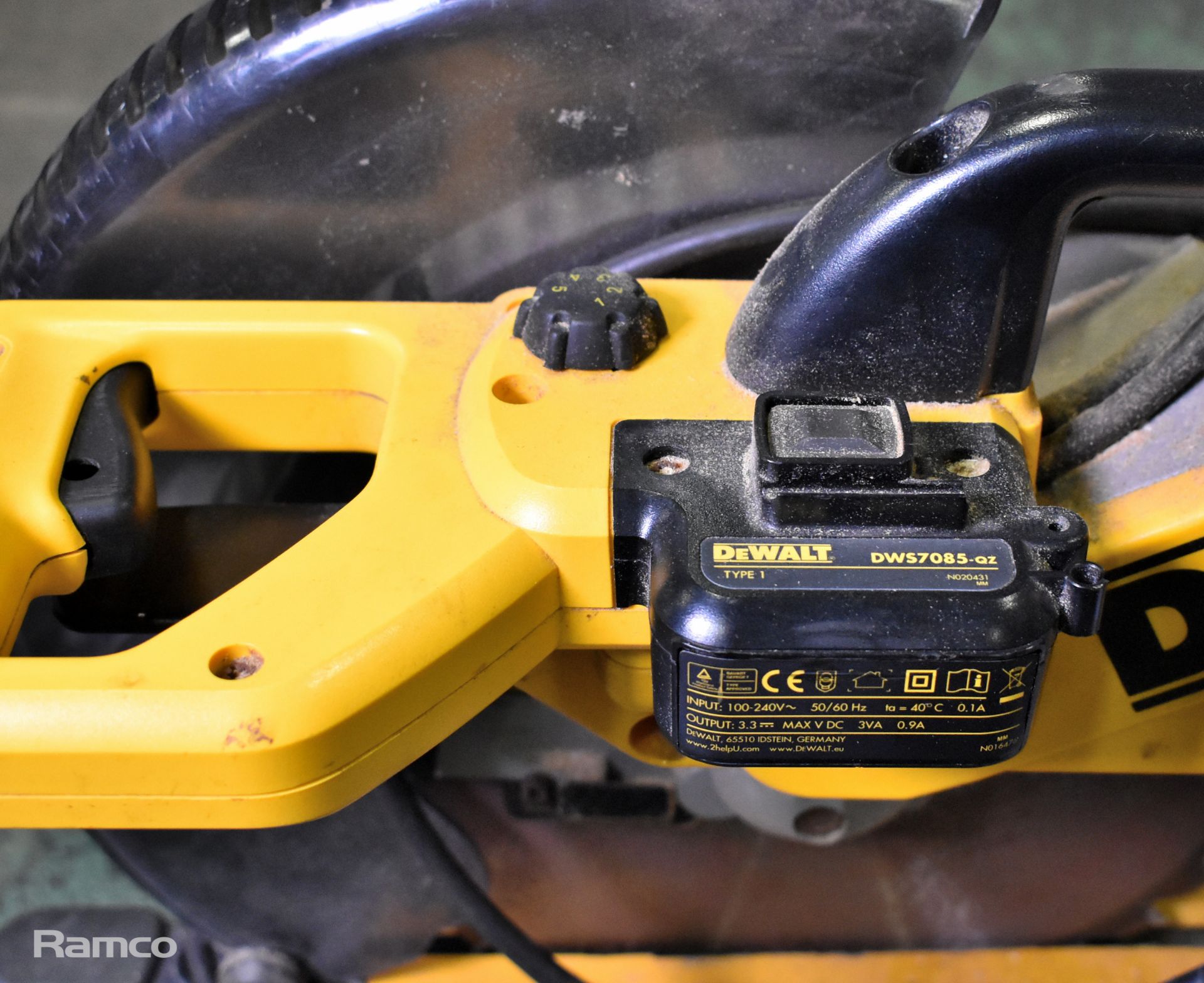 Dewalt DW718XPS 305mm mitre saw - W 660 x D 880 x H 520mm - 29kg - Image 7 of 7