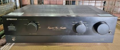 Pioneer A-400 stereo integrated amplifier