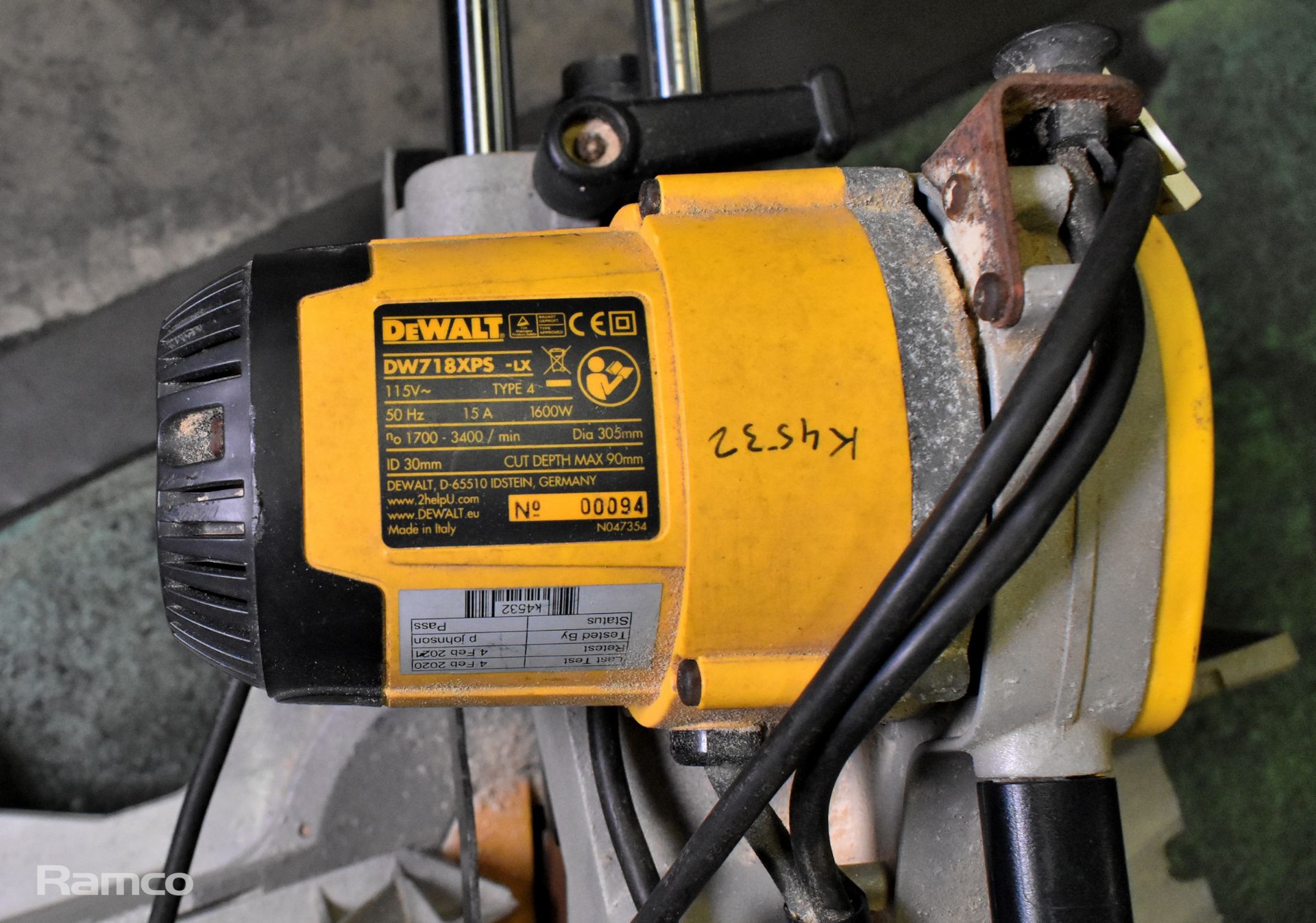 Dewalt DW718XPS 305mm mitre saw - W 660 x D 880 x H 520mm - 29kg - Image 4 of 7