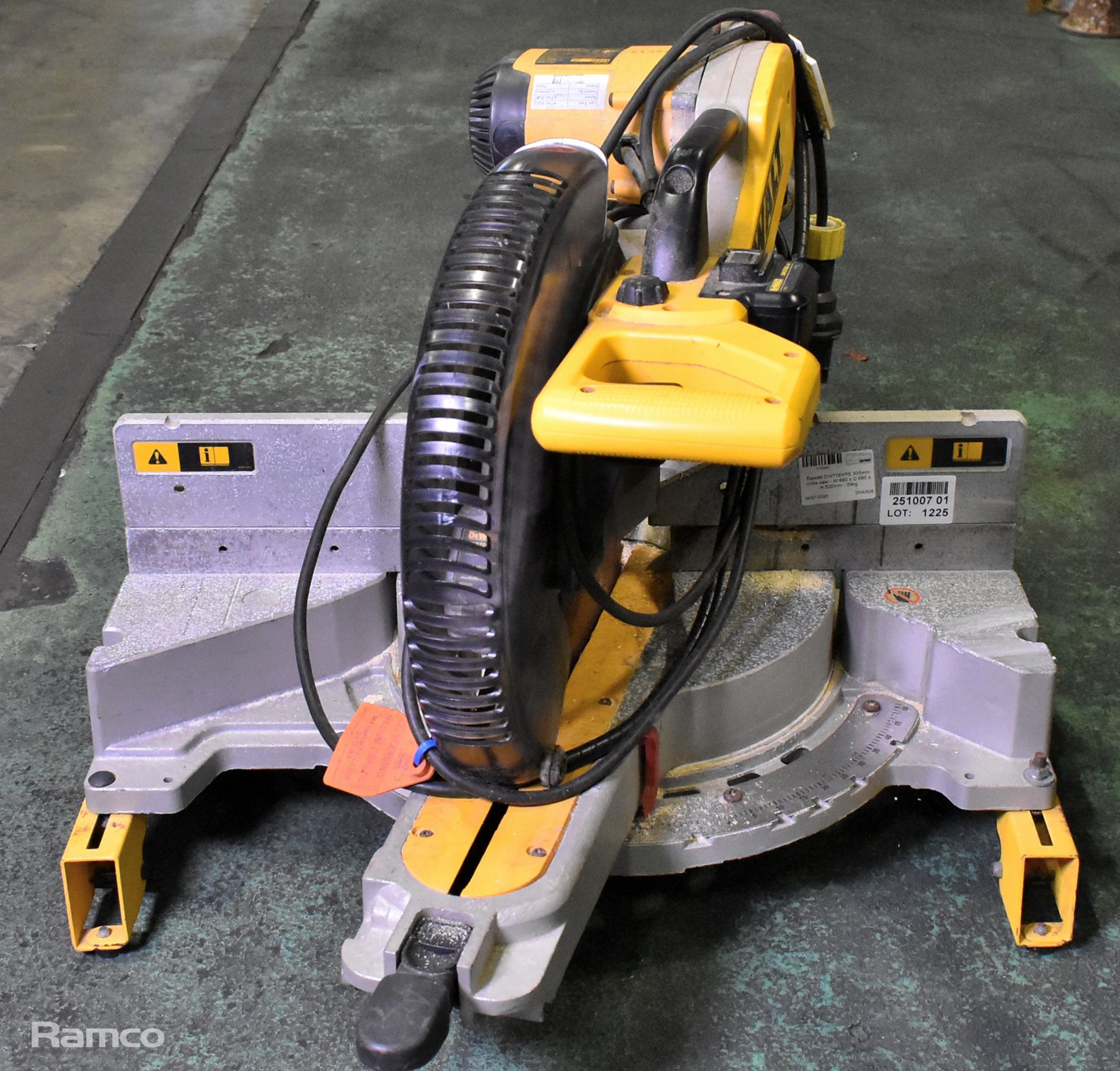 Dewalt DW718XPS 305mm mitre saw - W 660 x D 880 x H 520mm - 29kg