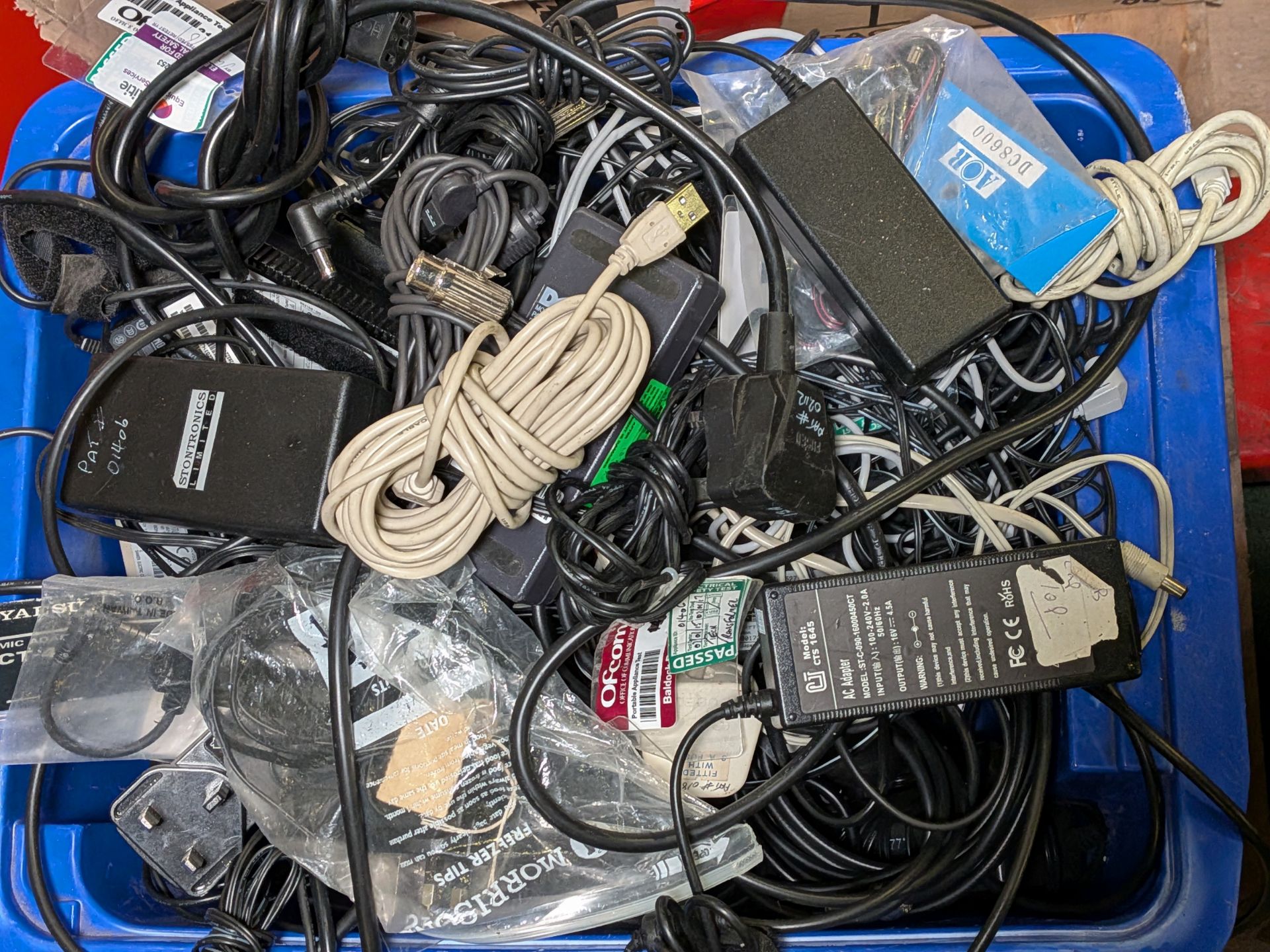 Workshop equipment - equipment bags, power supplies, cables, wiring looms and more - Image 11 of 18