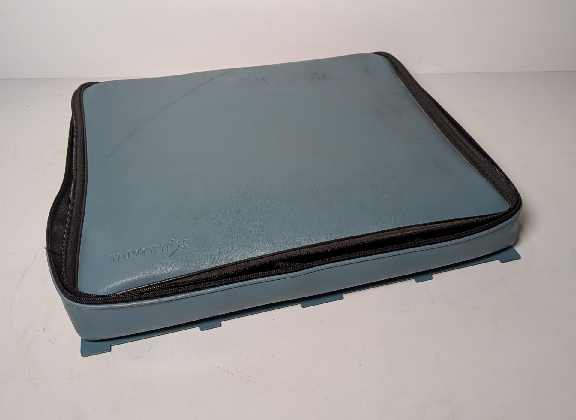 Workshop equipment - equipment bags, power supplies, cables, wiring looms and more - Image 7 of 18