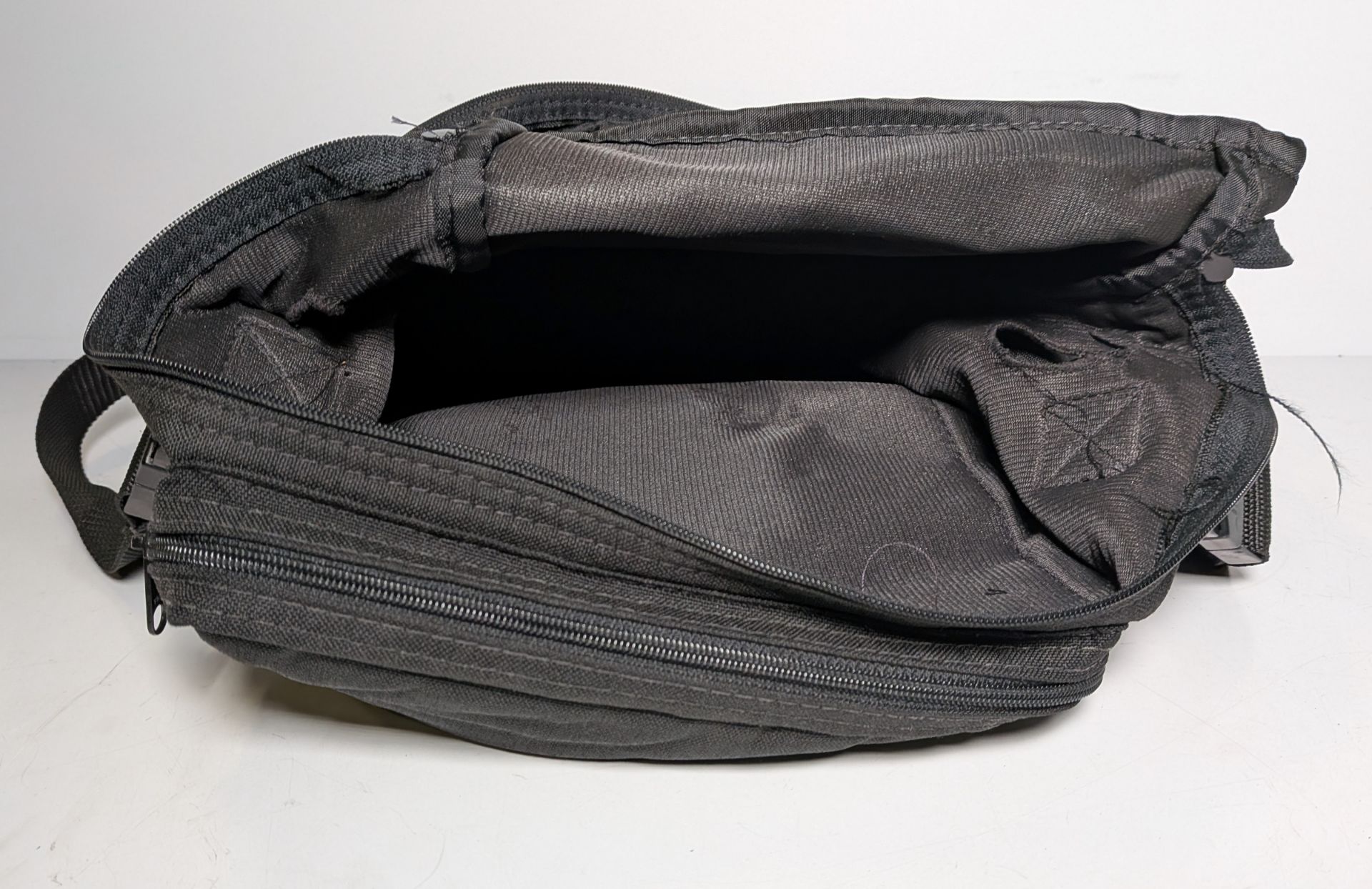 Workshop equipment - equipment bags, power supplies, cables, wiring looms and more - Image 10 of 18