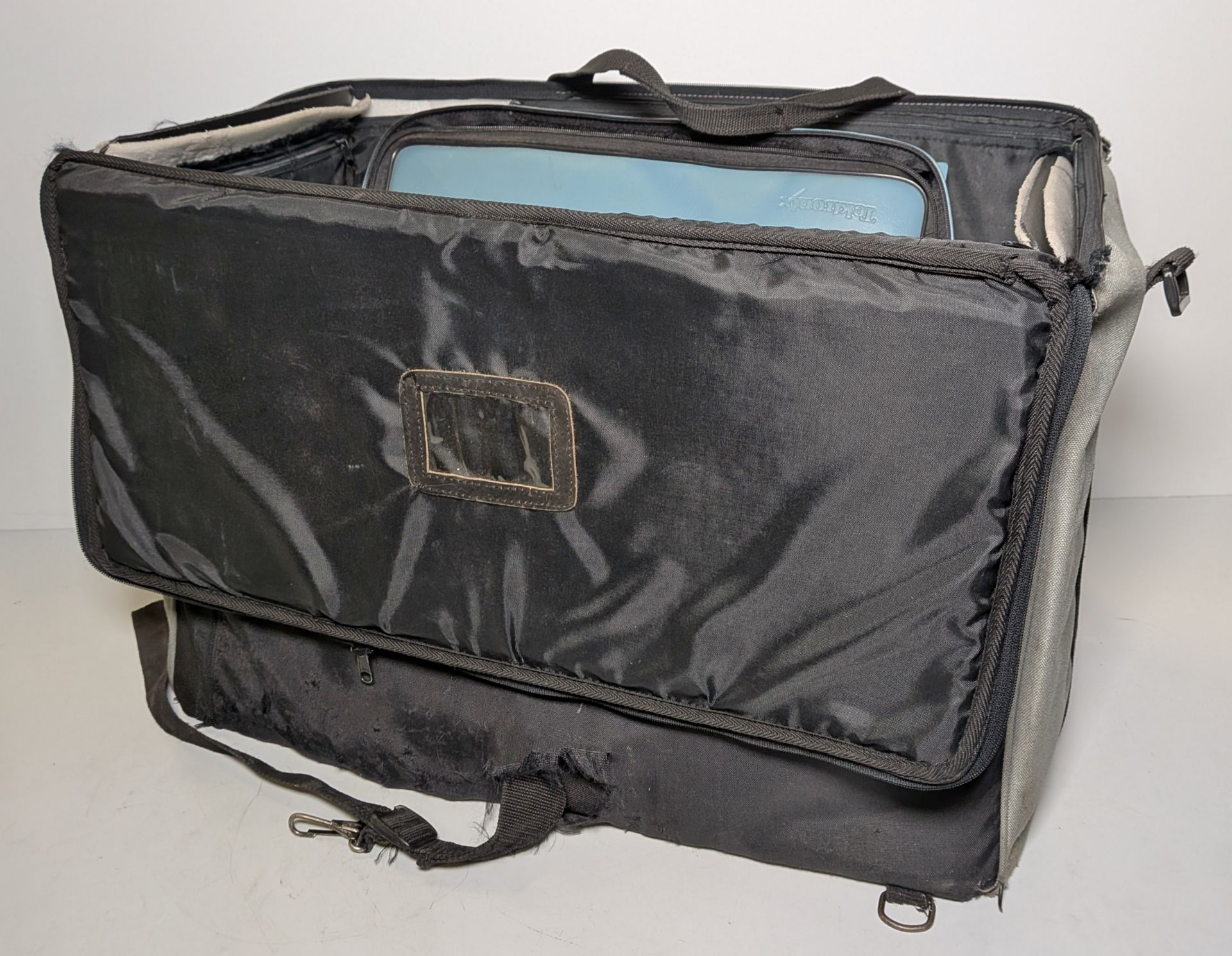 Workshop equipment - equipment bags, power supplies, cables, wiring looms and more - Image 6 of 18