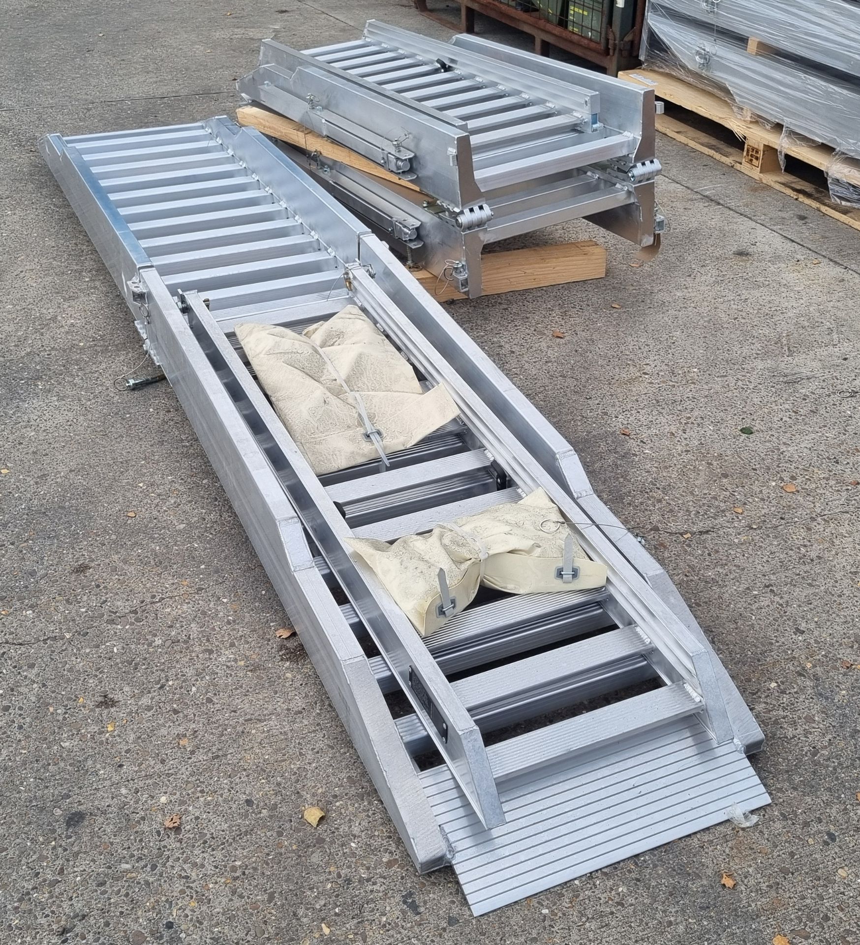 Pair of vehicle loading ramps - SWL per pair: 4500kg - dimensions per ...