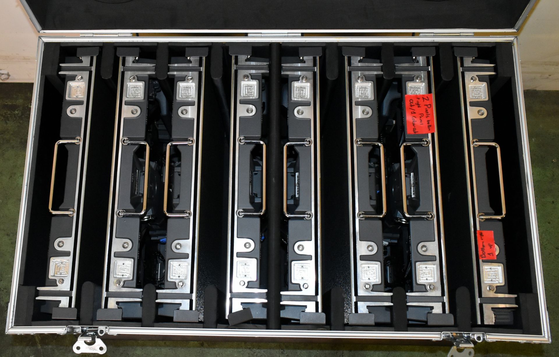 ESD Pilot 2.6 LED display kit in 9 flight cases - 61x LED panels - panel size: W 500 x H 500mm - Image 29 of 71