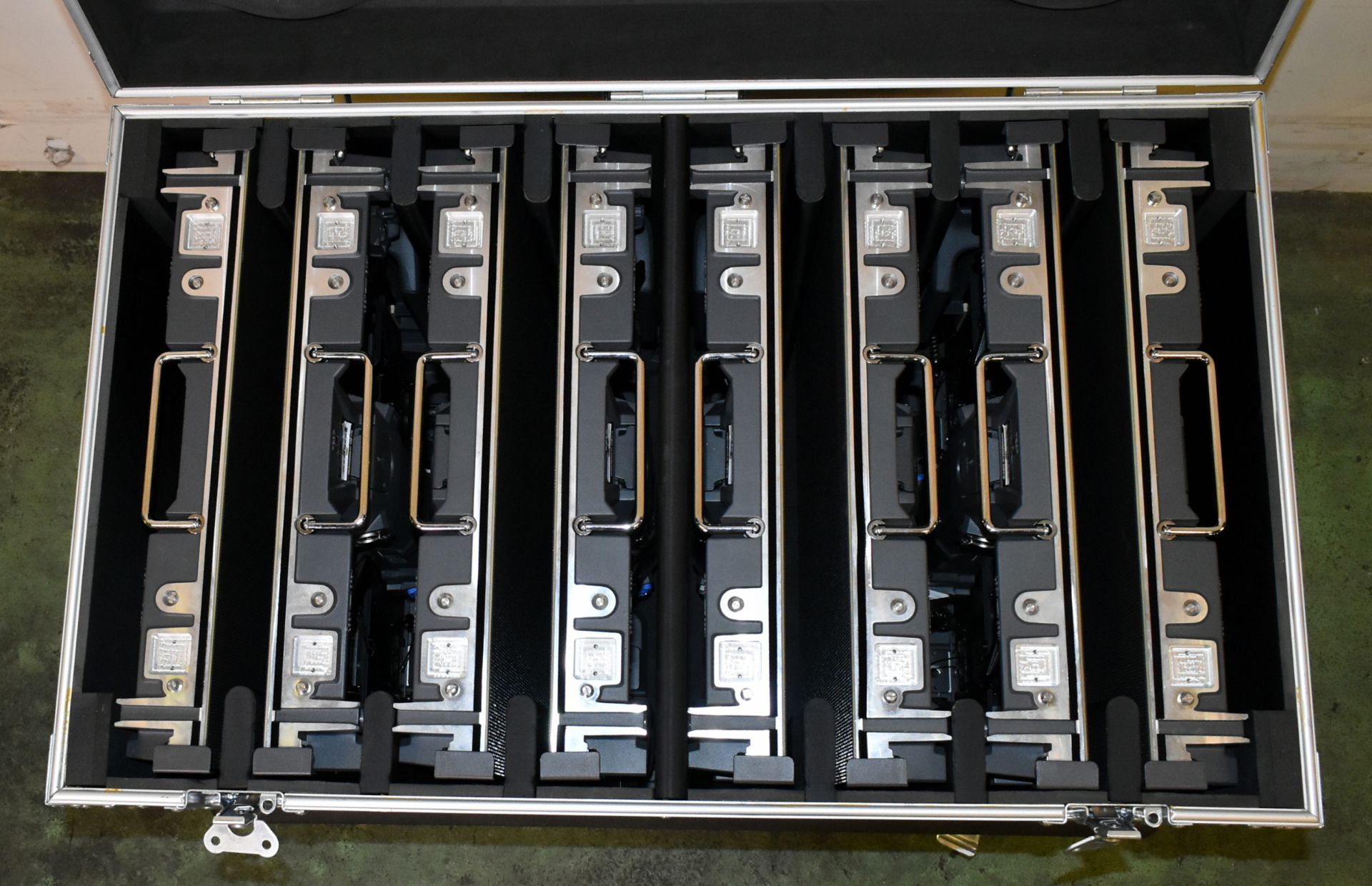 ESD Pilot 2.6 LED display kit in 9 flight cases - 61x LED panels - panel size: W 500 x H 500mm - Image 71 of 71