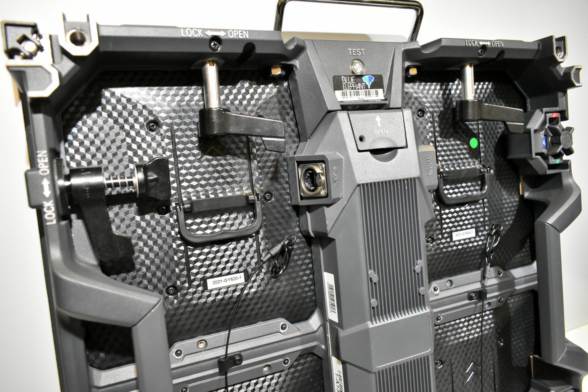 ESD Pilot 2.6 LED display kit in 9 flight cases - 61x LED panels - panel size: W 500 x H 500mm - Image 24 of 71