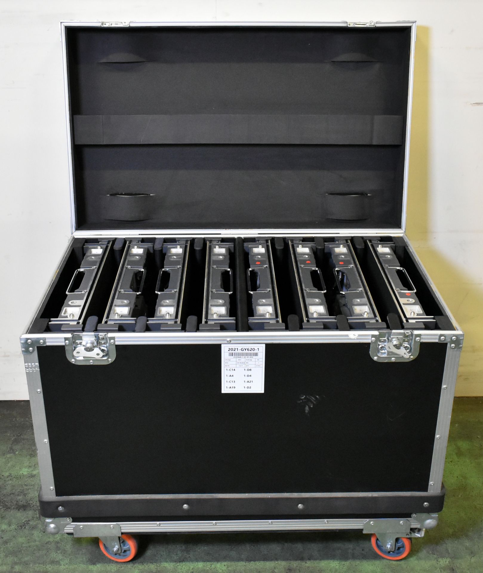 ESD Pilot 2.6 LED display kit in 9 flight cases - 61x LED panels - panel size: W 500 x H 500mm - Image 61 of 71