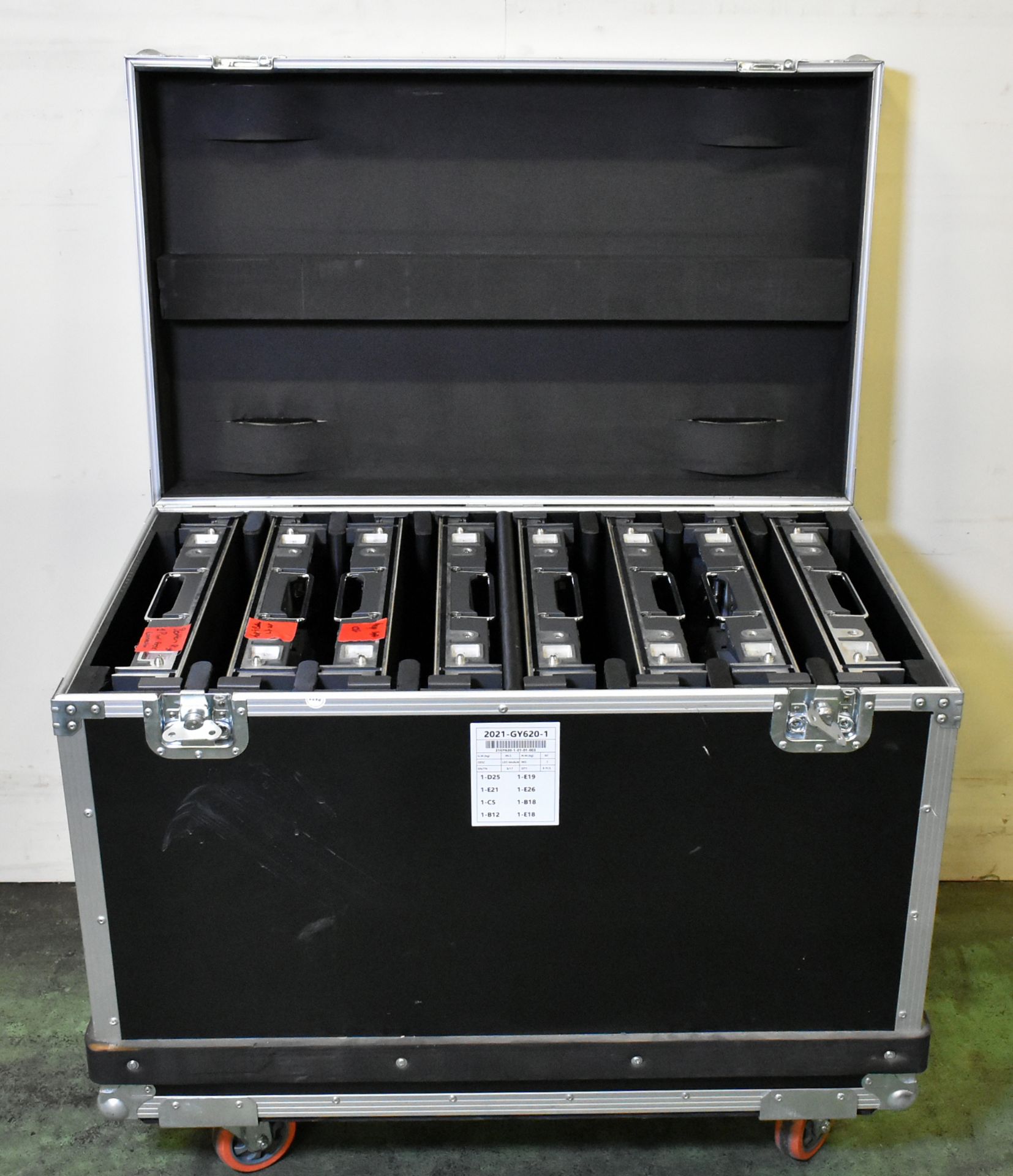 ESD Pilot 2.6 LED display kit in 9 flight cases - 61x LED panels - panel size: W 500 x H 500mm - Image 36 of 71