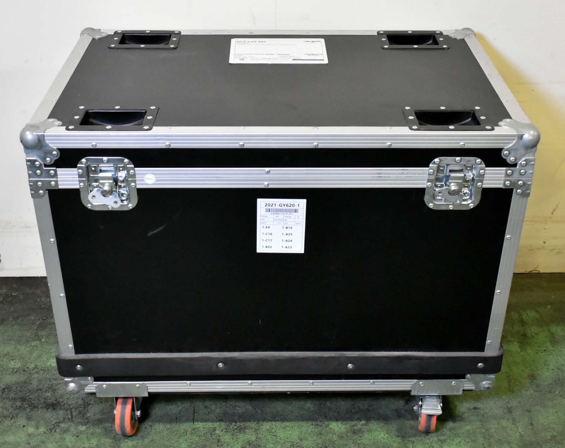 ESD Pilot 2.6 LED display kit in 9 flight cases - 61x LED panels - panel size: W 500 x H 500mm - Image 43 of 71