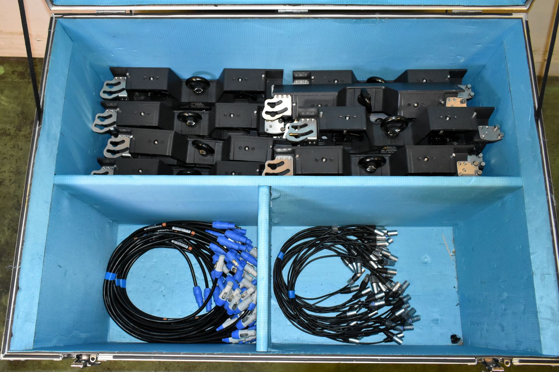 ESD Pilot 2.6 LED display kit in 9 flight cases - 61x LED panels - panel size: W 500 x H 500mm - Image 9 of 71