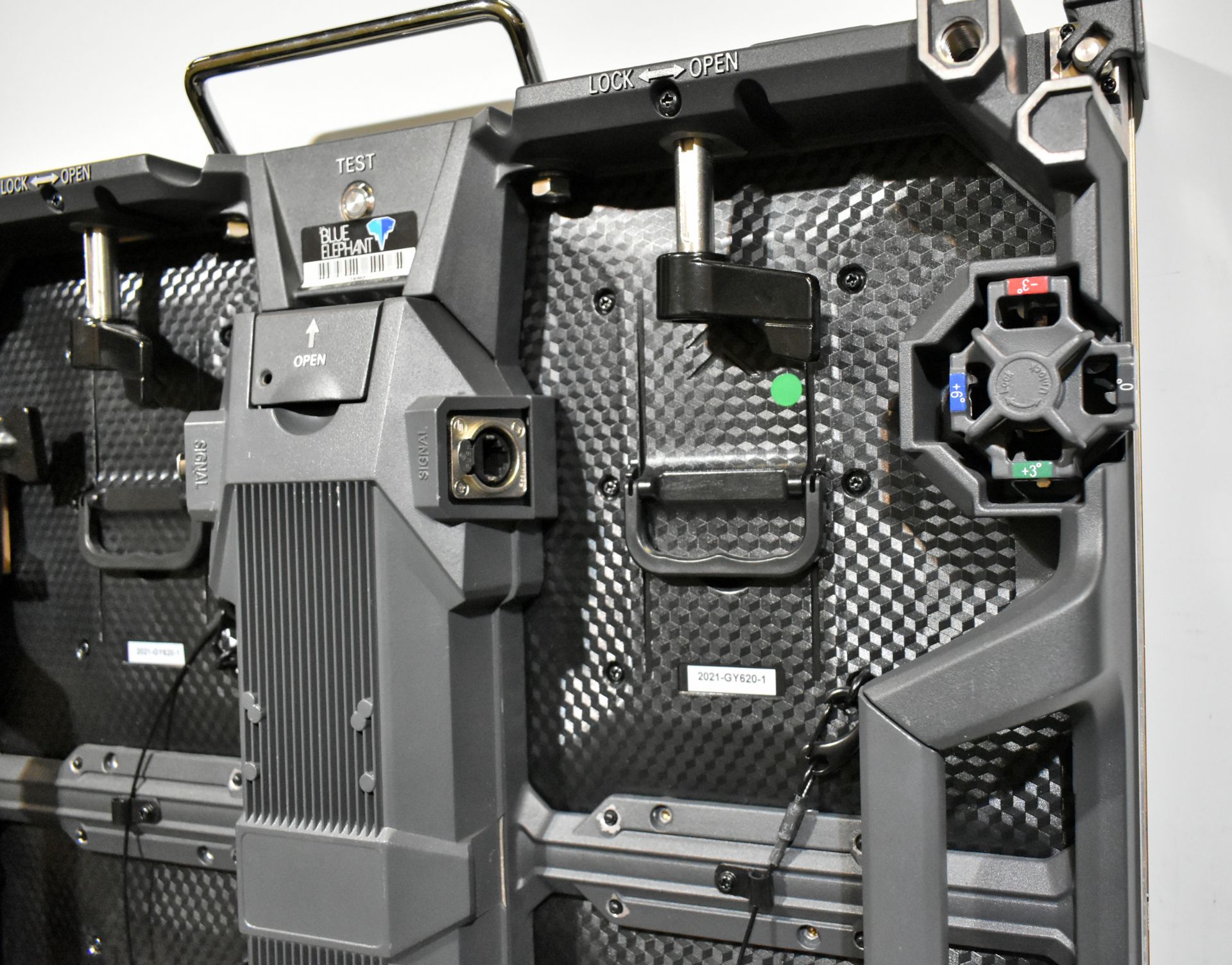 ESD Pilot 2.6 LED display kit in 9 flight cases - 61x LED panels - panel size: W 500 x H 500mm - Image 25 of 71