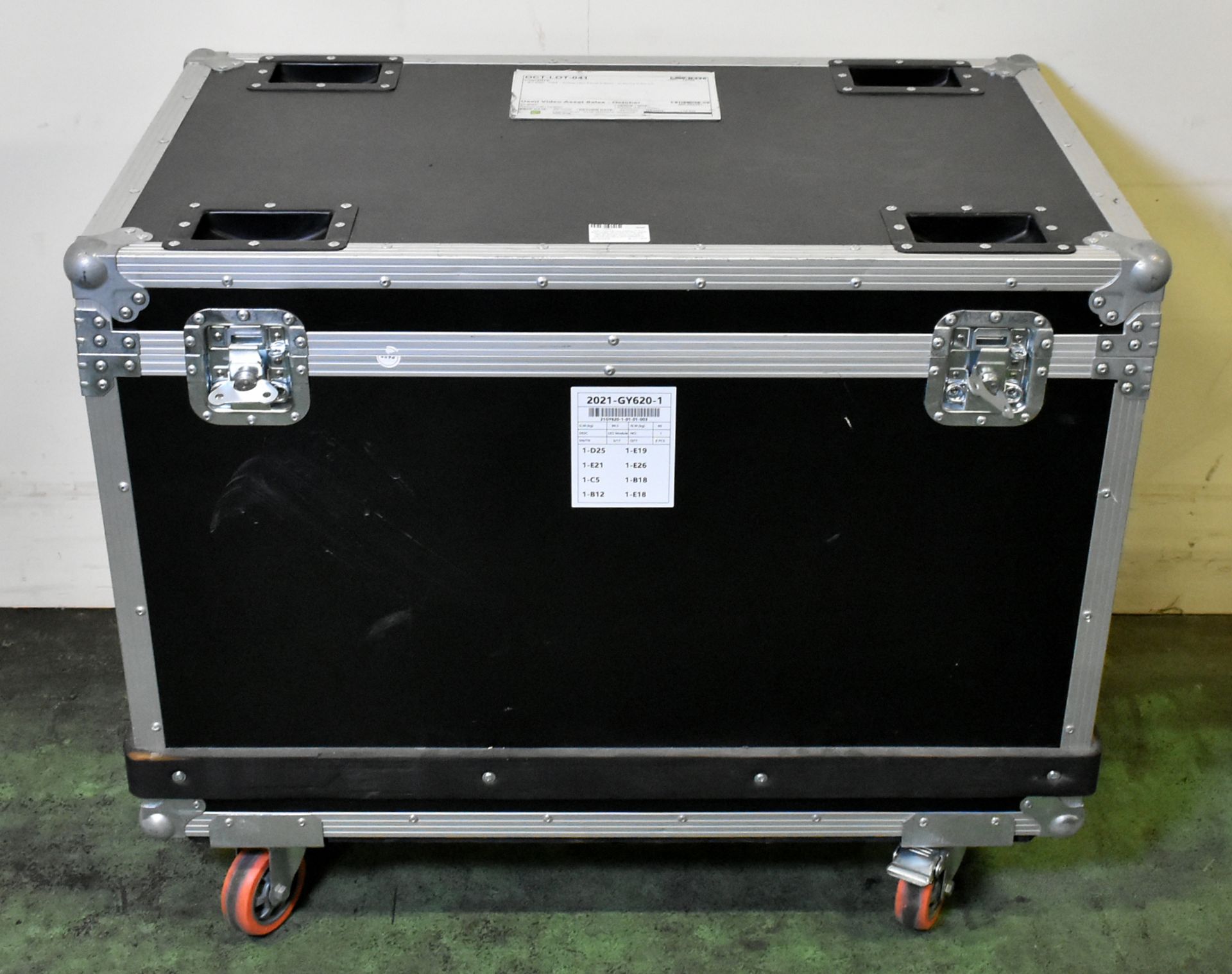 ESD Pilot 2.6 LED display kit in 9 flight cases - 61x LED panels - panel size: W 500 x H 500mm - Image 34 of 71