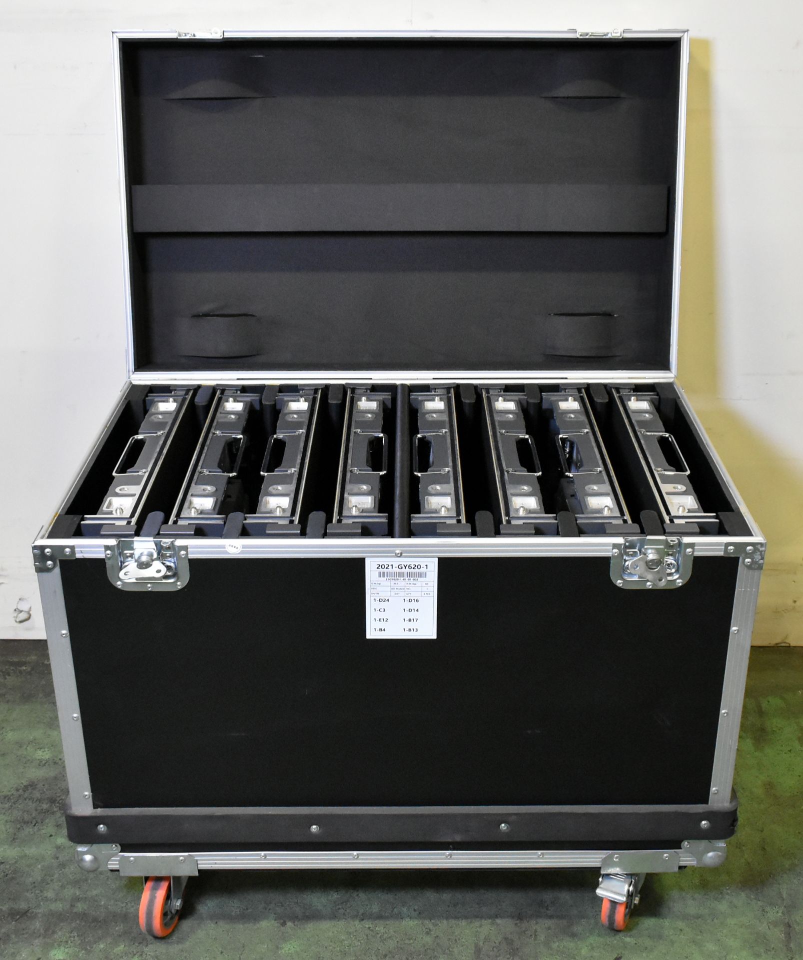 ESD Pilot 2.6 LED display kit in 9 flight cases - 61x LED panels - panel size: W 500 x H 500mm - Image 70 of 71