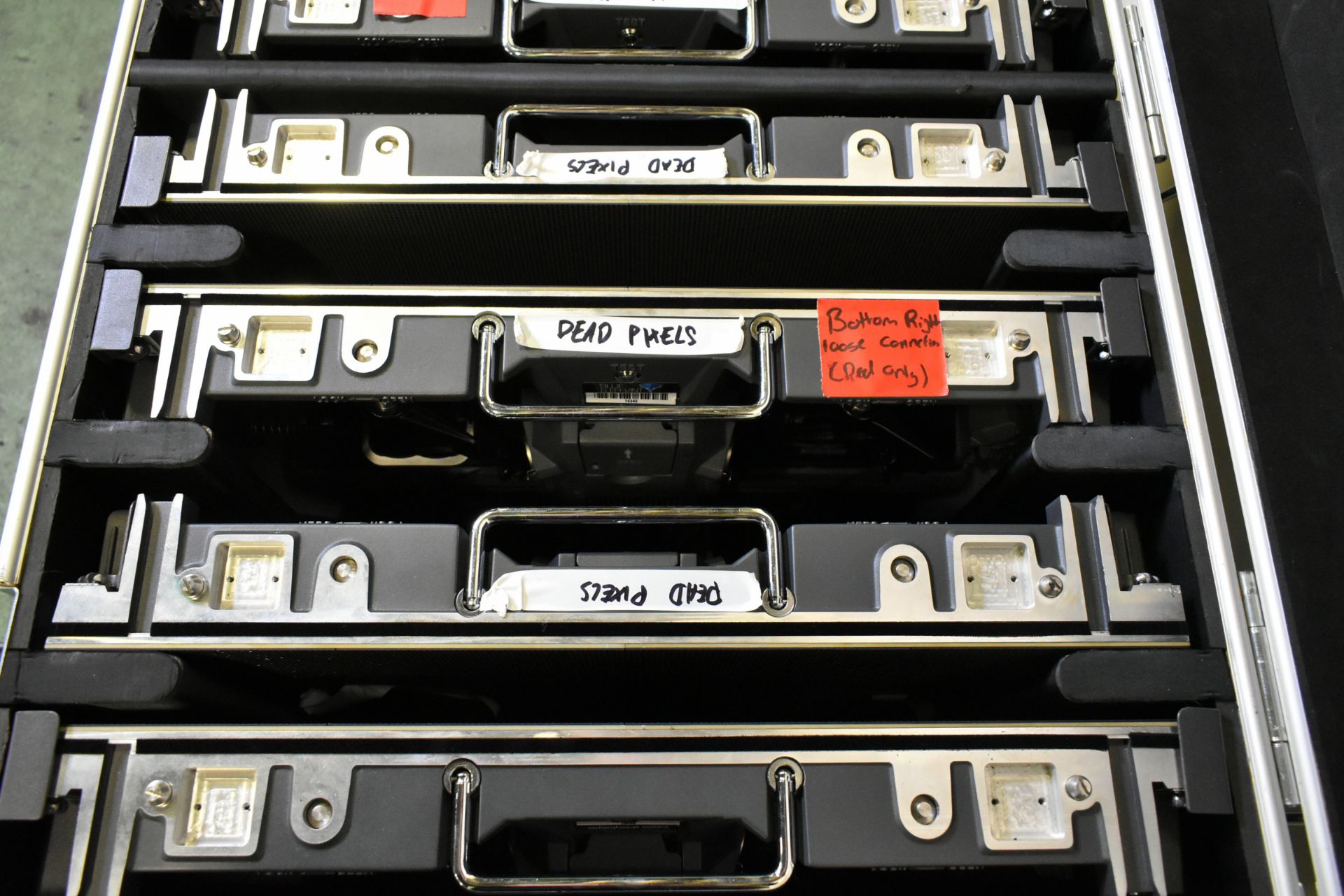 ESD Pilot 2.6 LED display kit in 9 flight cases - 61x LED panels - panel size: W 500 x H 500mm - Image 58 of 71