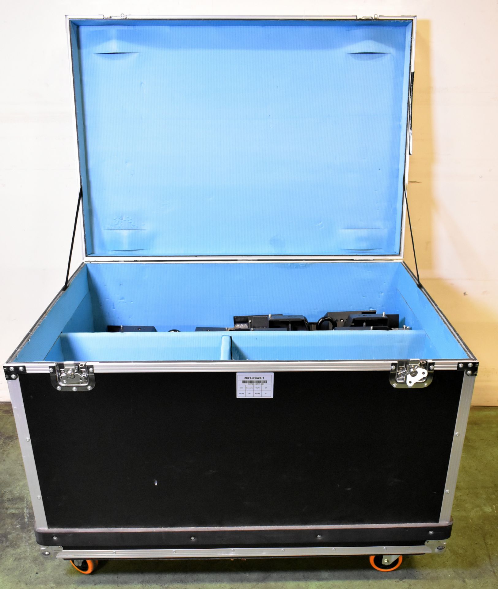 ESD Pilot 2.6 LED display kit in 9 flight cases - 61x LED panels - panel size: W 500 x H 500mm - Image 8 of 71