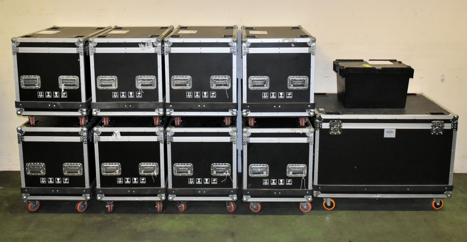 ESD Pilot 2.6 LED display kit in 9 flight cases - 61x LED panels - panel size: W 500 x H 500mm