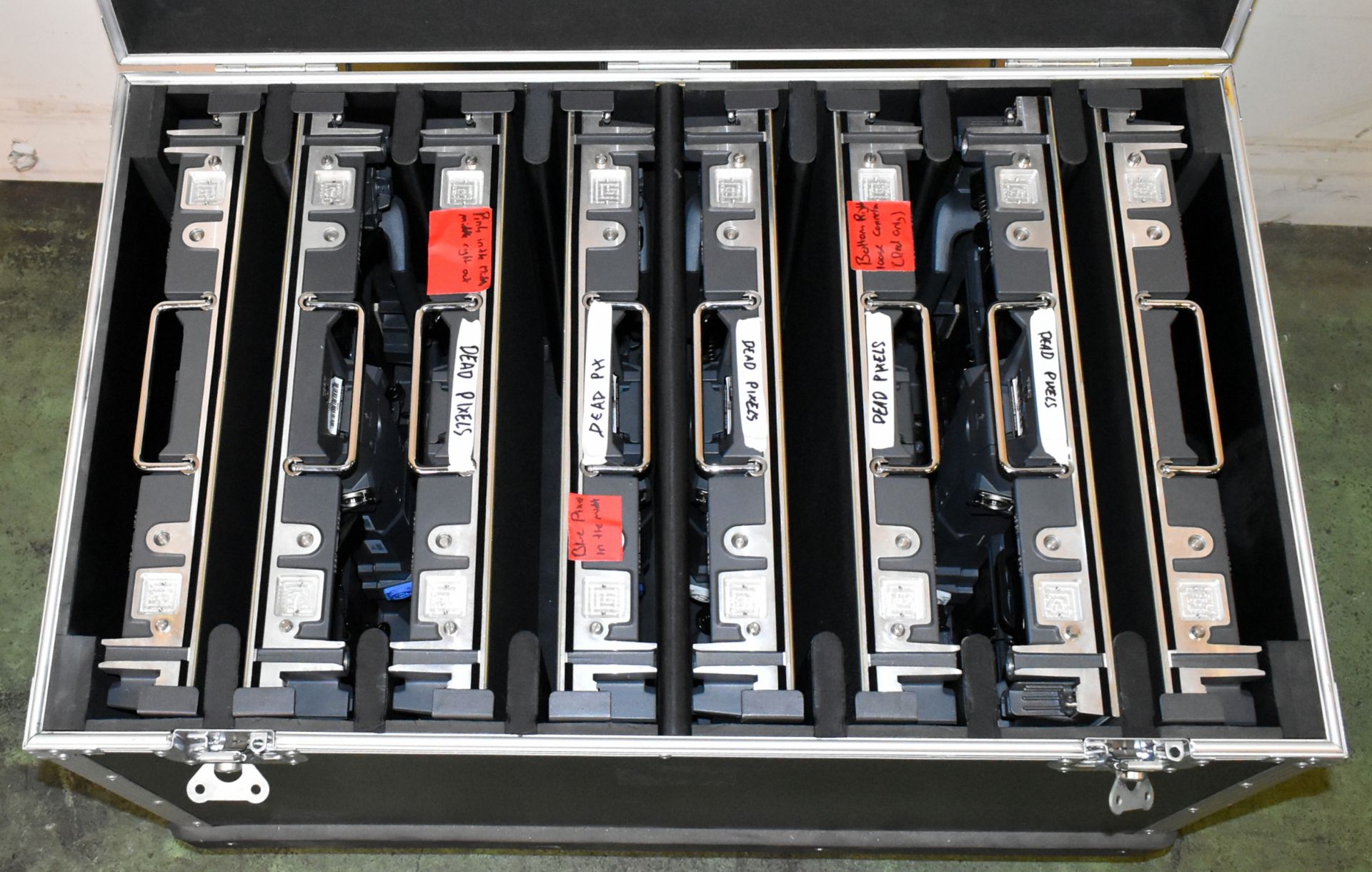 ESD Pilot 2.6 LED display kit in 9 flight cases - 61x LED panels - panel size: W 500 x H 500mm - Image 56 of 71