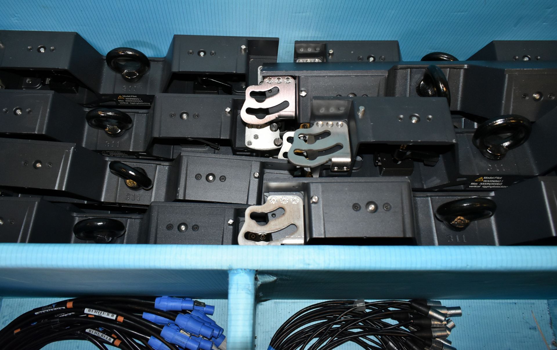 ESD Pilot 2.6 LED display kit in 9 flight cases - 61x LED panels - panel size: W 500 x H 500mm - Image 12 of 71