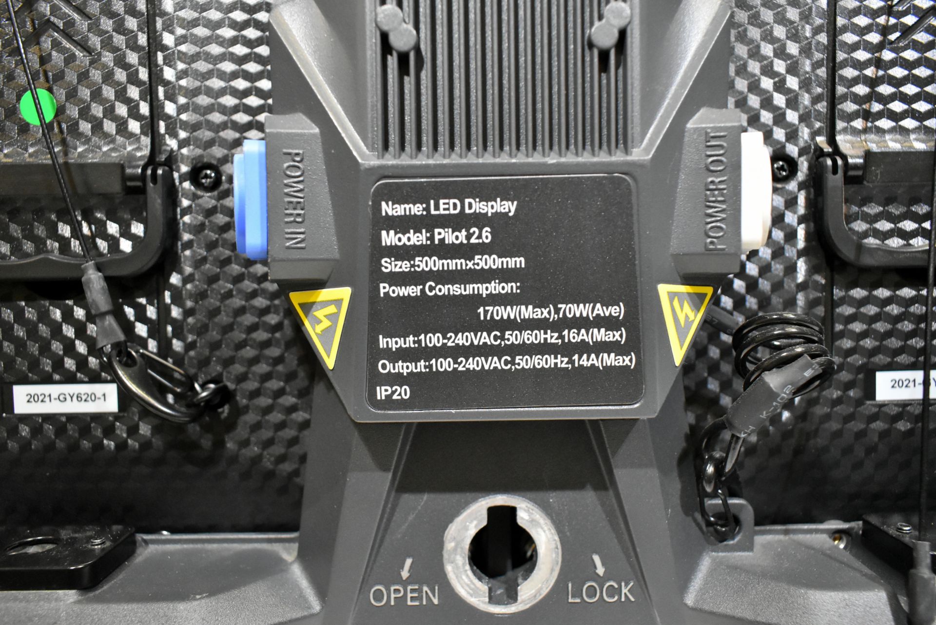 ESD Pilot 2.6 LED display kit in 9 flight cases - 61x LED panels - panel size: W 500 x H 500mm - Image 23 of 71