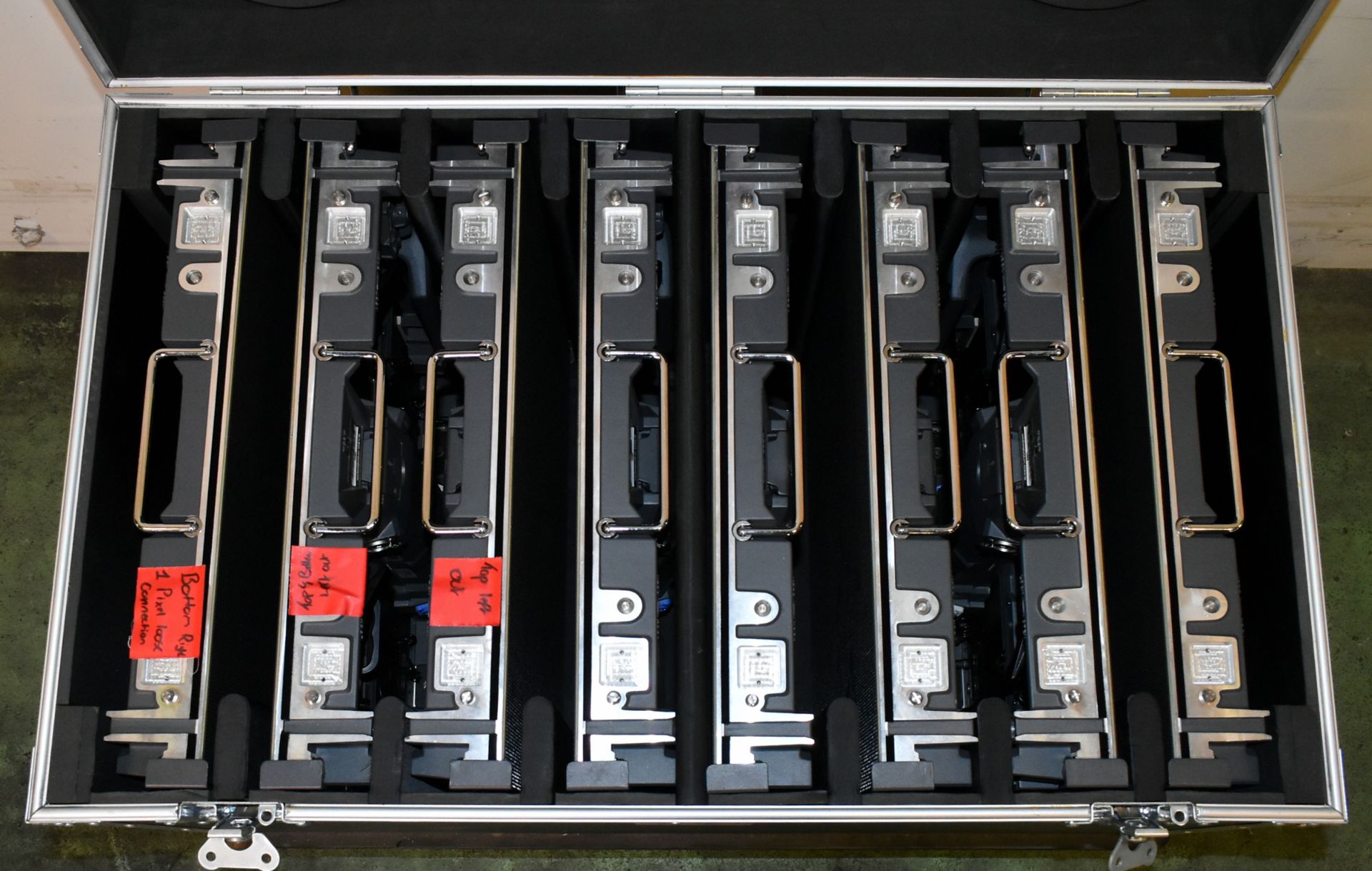 ESD Pilot 2.6 LED display kit in 9 flight cases - 61x LED panels - panel size: W 500 x H 500mm - Image 37 of 71