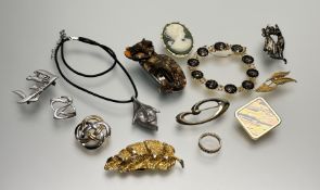 A Japanese gilt metal panel bracelet with clip fastening and safety chain: d. x 8cm, a yellow