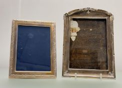 An Edwardian Birmingham silver arched photograph frame lacking easel stand to oak back: internal