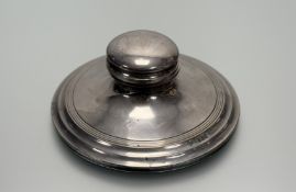 An Edwardian Birmingham silver capstan-style weighted desk inkstand of circualr form with domed