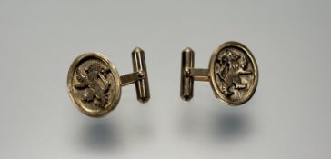 A pair of 9ct gold rampant Lion cast sleeve links with revolving metal posts: l. x 2cm w. x 1.5cm