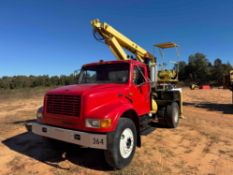 2001 International 4700 - Knuckle Boom Truck