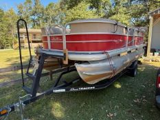 Bass Tracker Party Barge 18 DLX