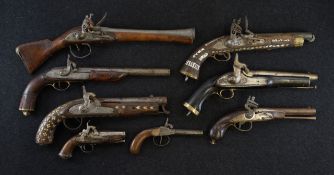 Konvolut von acht antiken Pistolen