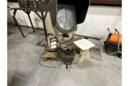 Mitutoyo Model 172-101-4 Profile Projector