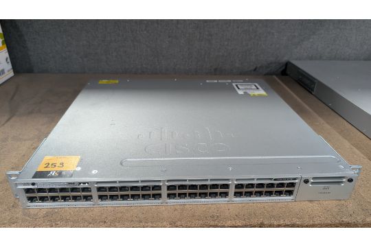 CISCO Rack mountable switch, catalyst 3850 48 PoE + - Image 1 of 7