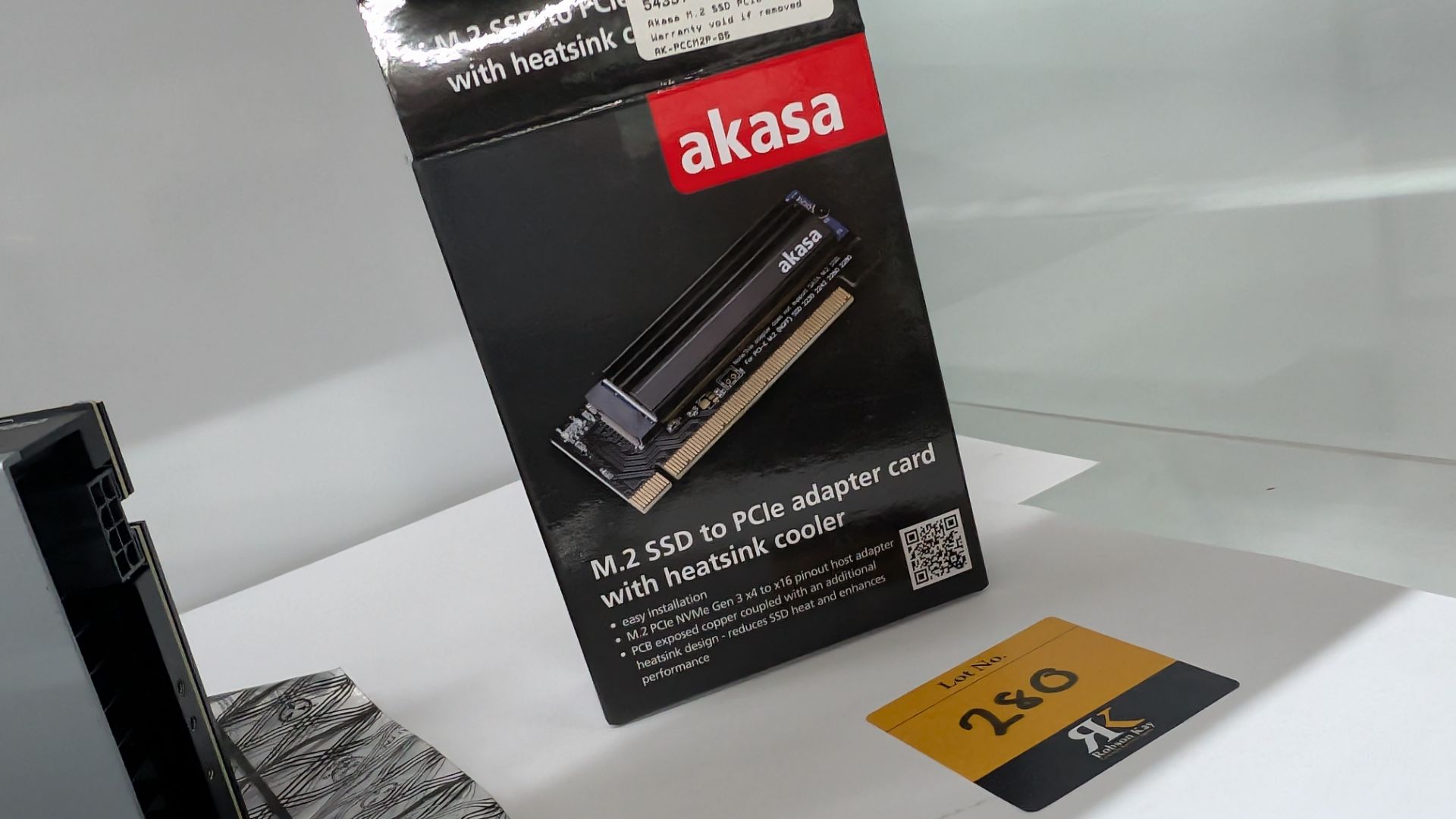 AKASA M.2 SSD to PCIe adapter card with heat sink cooler - Image 6 of 7