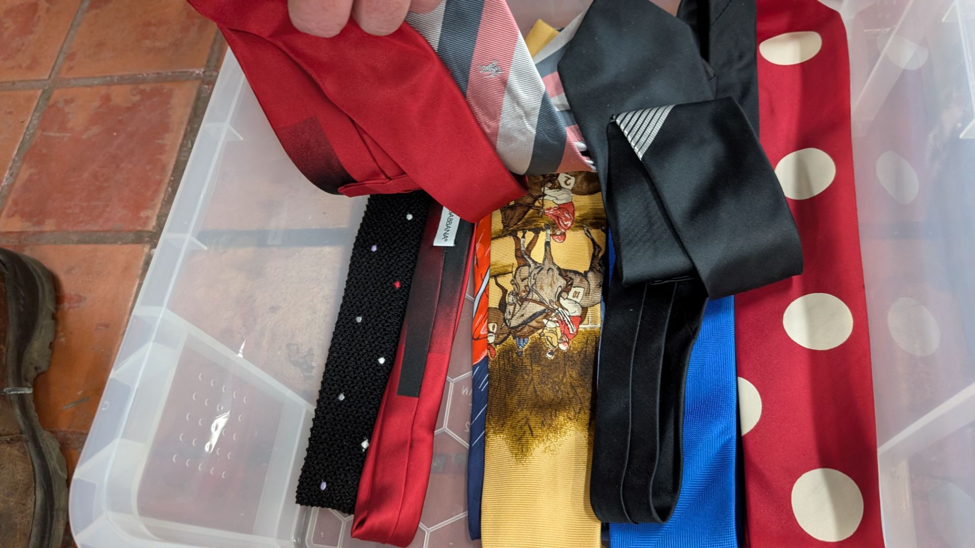 30 off assorted men's ties - contents of two crates - Image 7 of 10