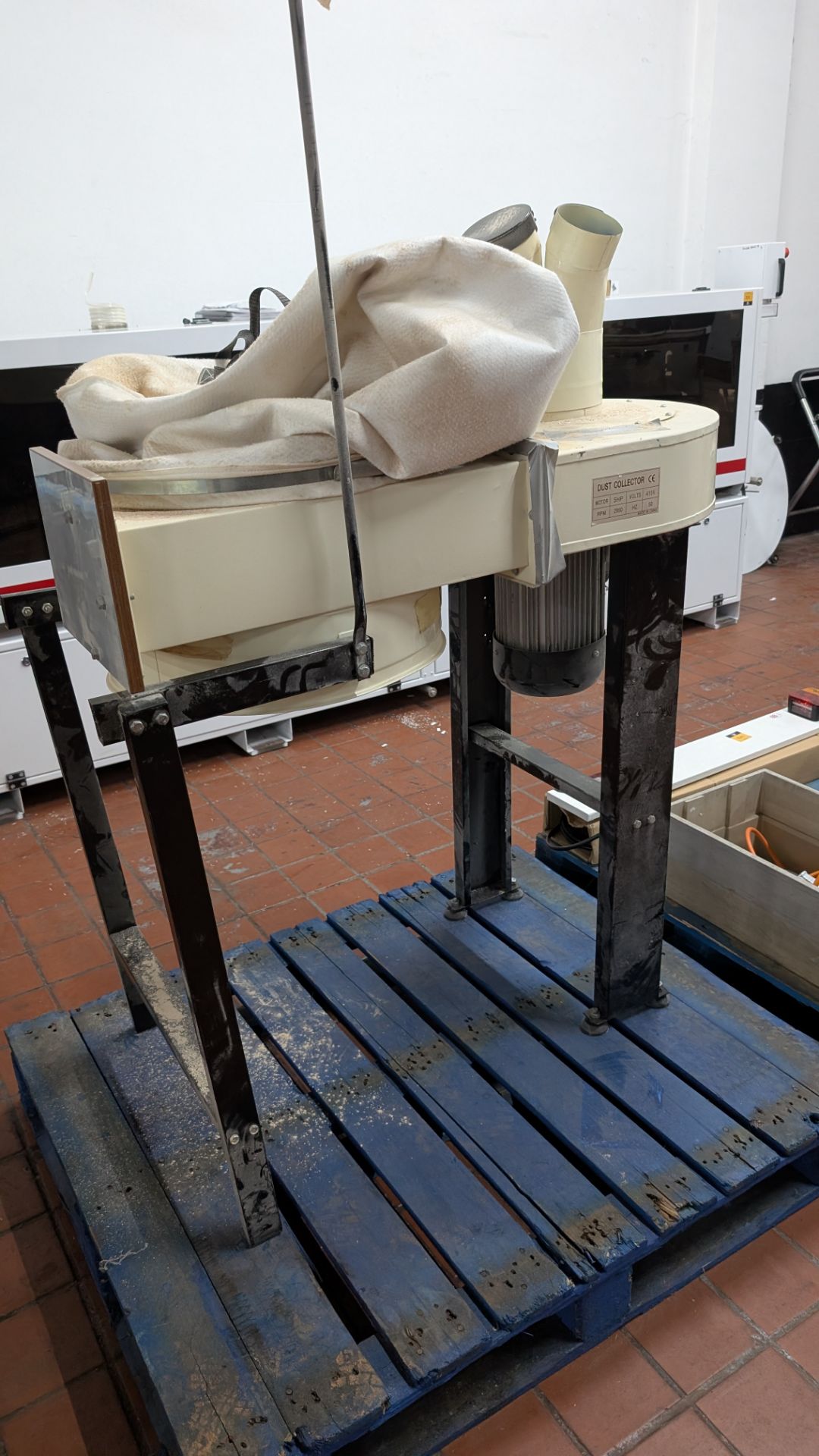Free-standing Dust Extraction System - Image 6 of 10